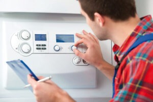 DansUneMaisonAncienneTypeChauffage Image d'une personne règlant un thermostat